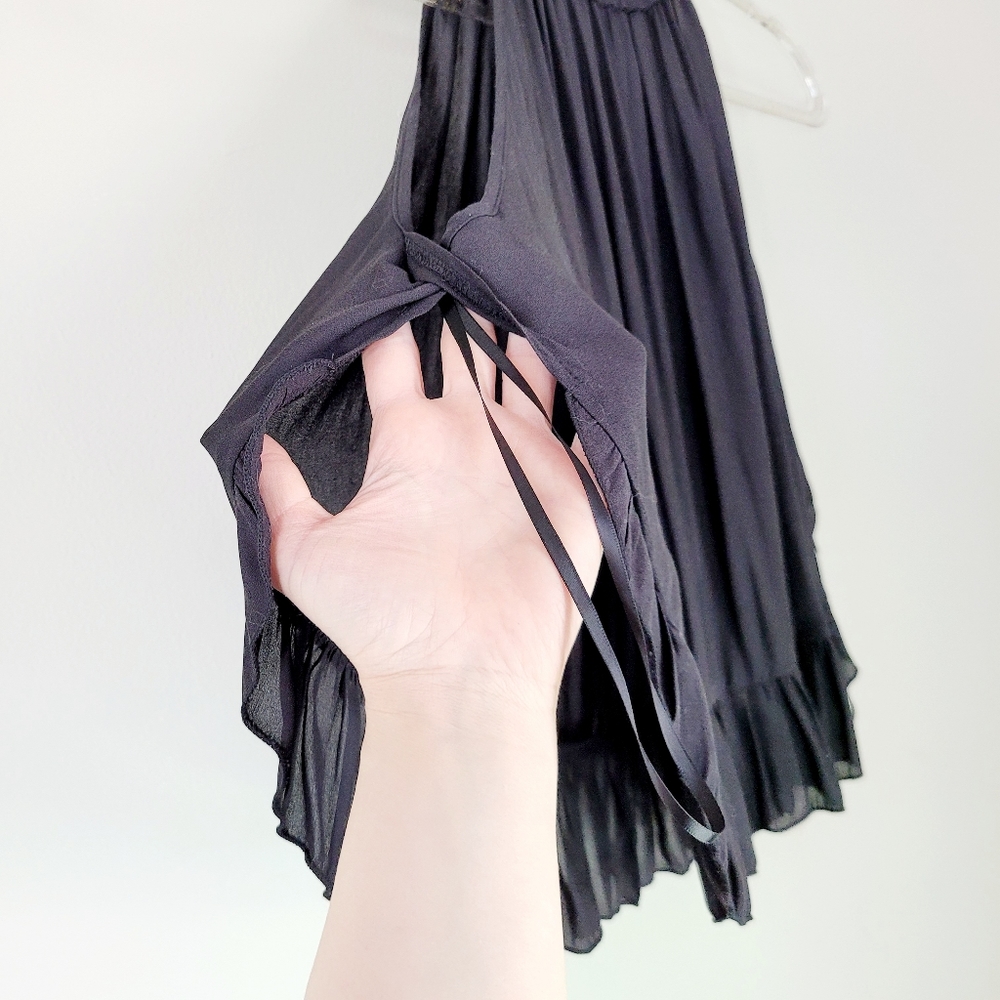 Forever 21 contemporary flowy top very open sides - Picture 3 of 8